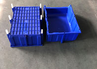 Blauwe Kleurenpakhuis Plastic het Plukken Bakken met het Rekken in Industriële Workshop
